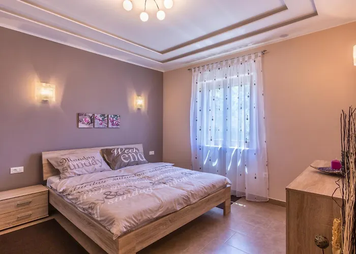 Tara * Μεντουλίν