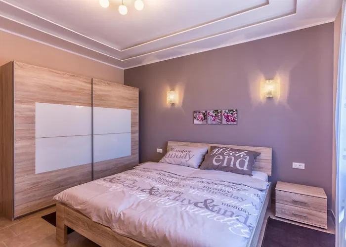 Tara Βίλα Μεντουλίν